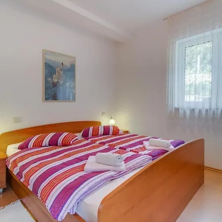 Apartments Milena - Beachside Stay In Poljana With Parking