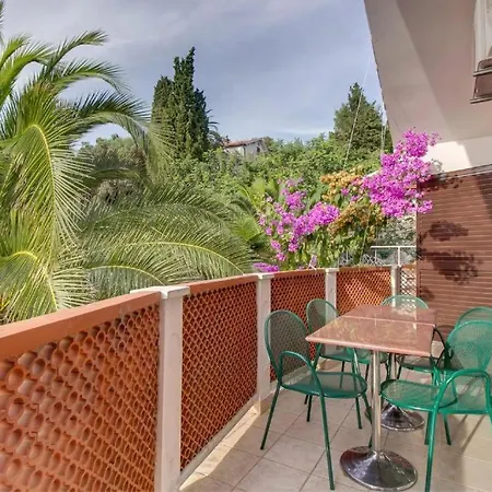 Apartments Milena - Beachside Stay In Poljana With Parking Apartmán Mali Lošinj