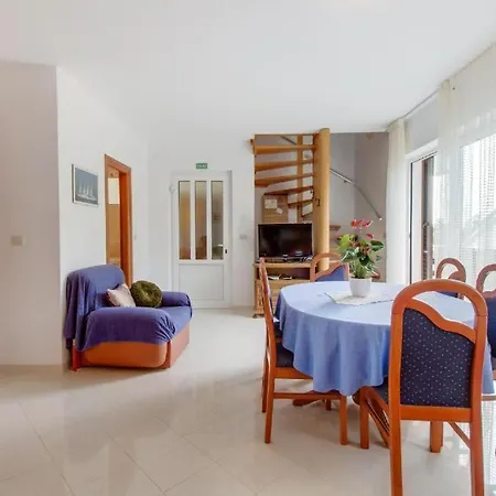 Apartments Milena - Beachside Stay In Poljana With Parking