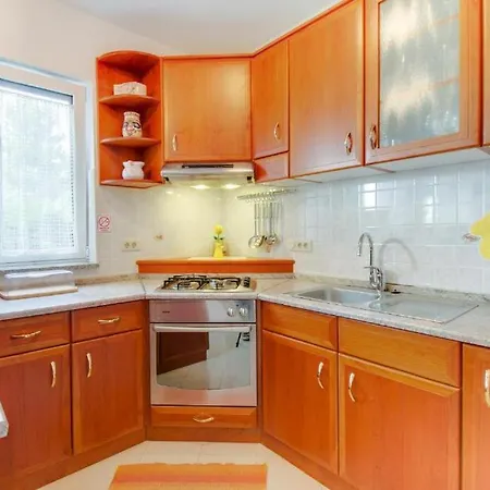 Apartments Milena - Beachside Stay In Poljana With Parking Apartmán *