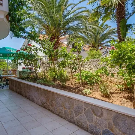 Apartments Milena - Beachside Stay In Poljana With Parking Apartmán *