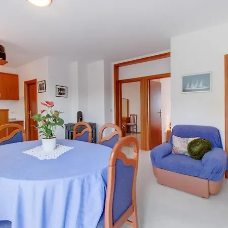 Milena - Beachside In Poljana With Parking דירה *