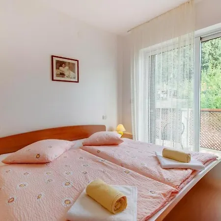 Milena - Beachside In Poljana With Parking * מאלי לוסיניי
