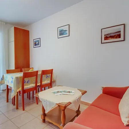 Milena - Beachside In Poljana With Parking