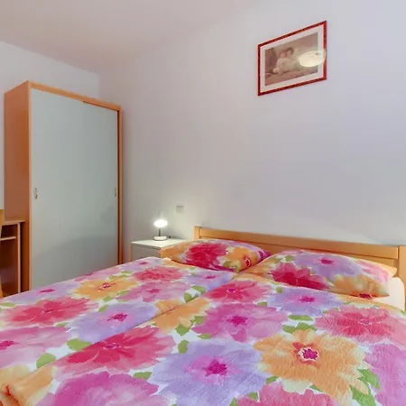 Milena - Beachside In Poljana With Parking