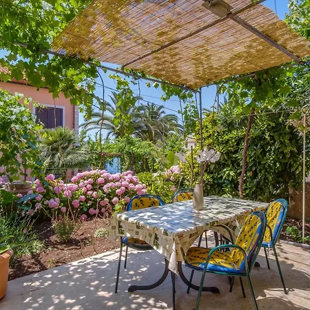 דירה Milena - Beachside In Poljana With Parking מאלי לוסיניי
