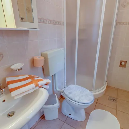 Milena - Beachside In Poljana With Parking